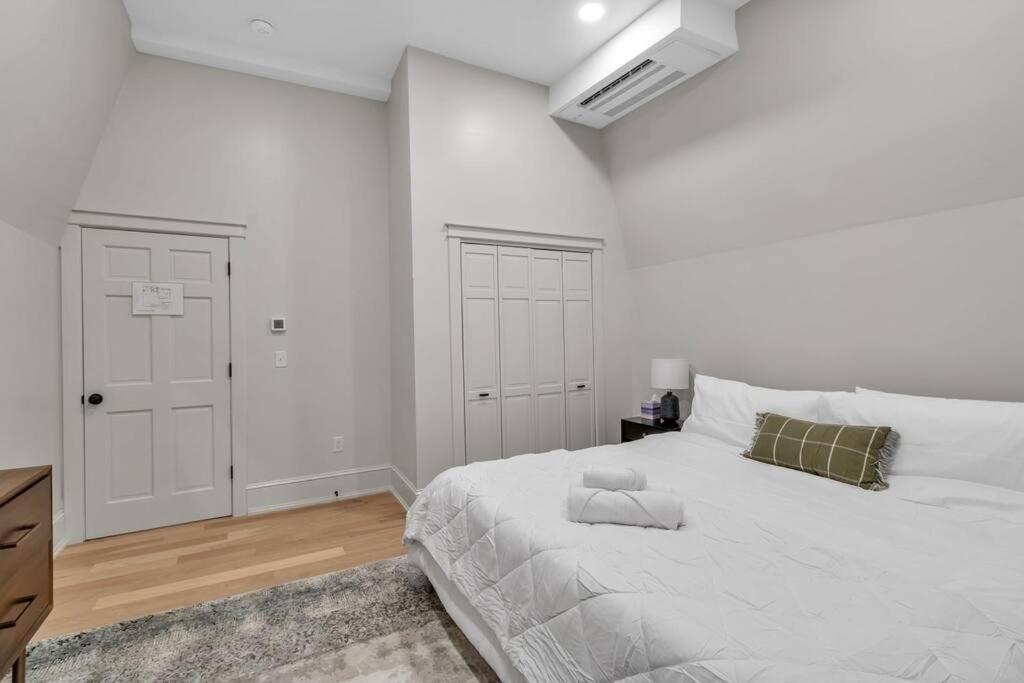 Apartamento Carriage House Loft - King Bed And Garage Parking Búfalo Exterior foto